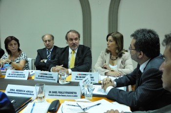 O secretário executivo participou em um seminário internacional sobre a criação e regulamentação do Vice-Ministro dos Direitos Humanos e Acesso à Justiça (5-6 Março 2012, Lima).