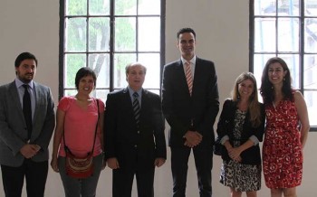 Víctor Abramovich junto a los nuevos directores y secretario del IPPDH.